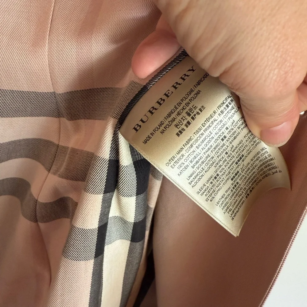 Burberry Pink Trench Coat with Black Accents - Picture 4 of 9